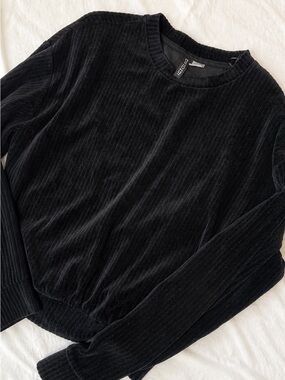 H&M Divided Black Ribbed Velvet Crewneck